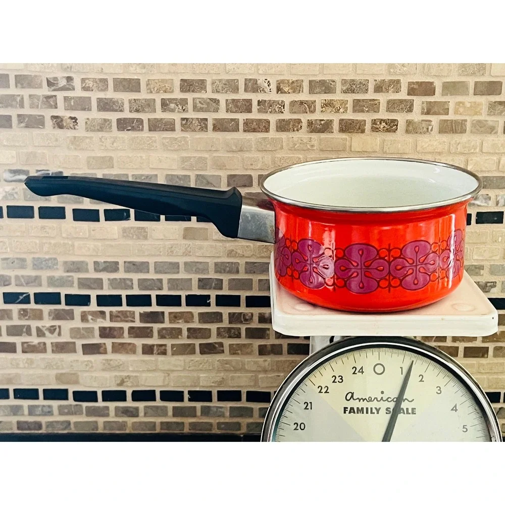 Vintage Enamel Pan with‎ Groovy Pink Pattern on Red